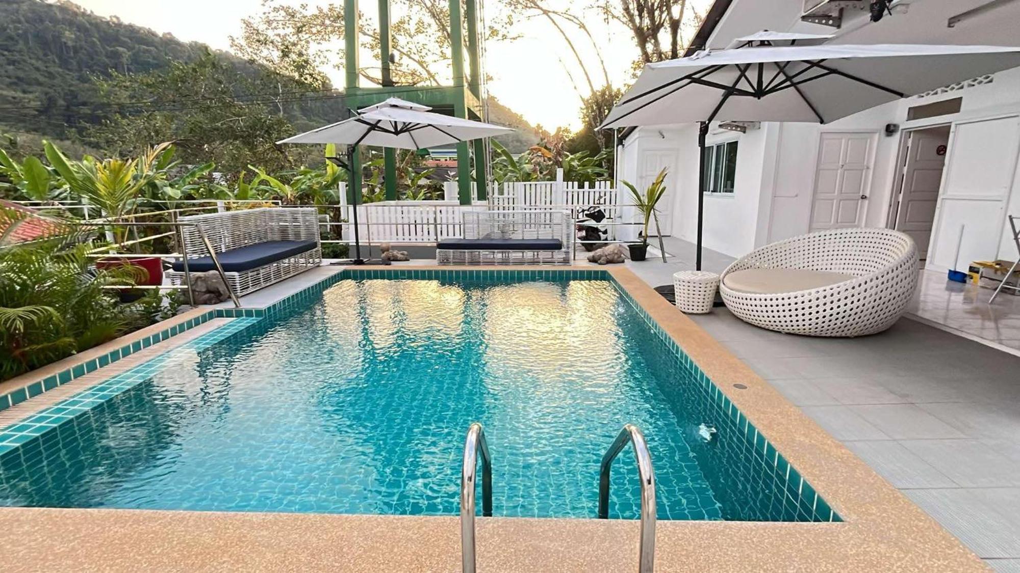 Elephant Sports Bar And Accommodation Phuket Bagian luar foto