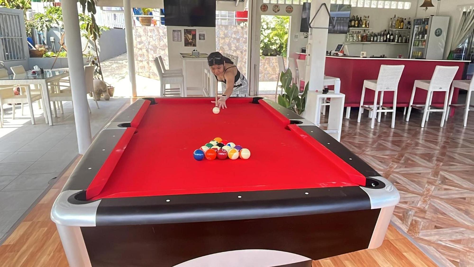 Elephant Sports Bar And Accommodation Phuket Bagian luar foto