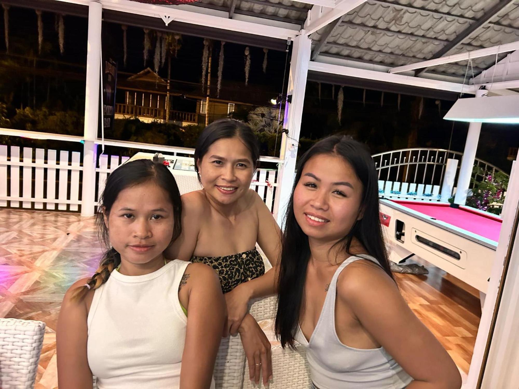 Elephant Sports Bar And Accommodation Phuket Bagian luar foto