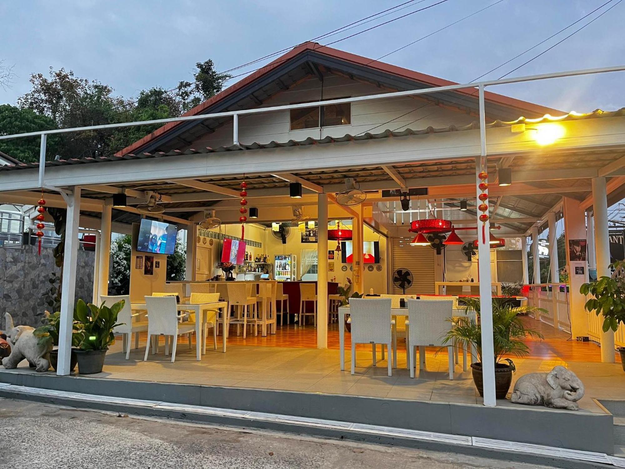 Elephant Sports Bar And Accommodation Phuket Bagian luar foto